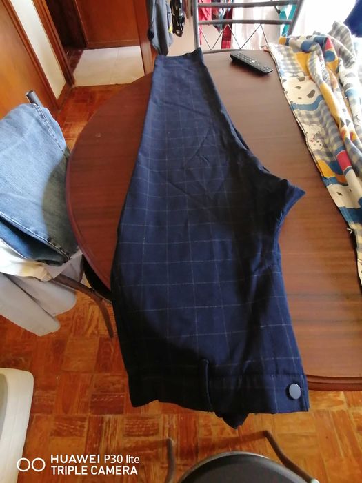 Calças ZARA XL, com elástico atrás. Modelo moderno e justas em baixo