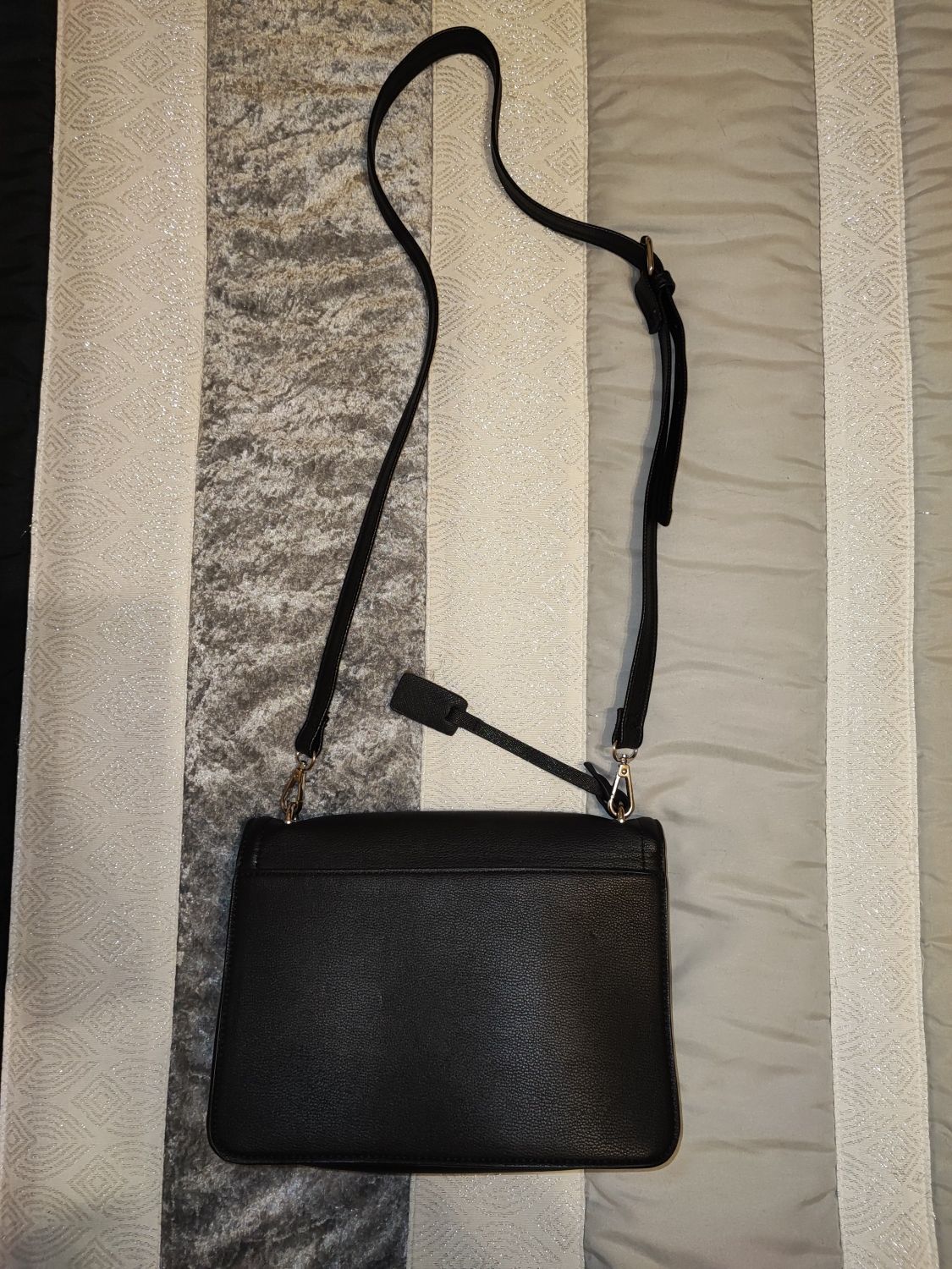 Mala/ Bolsas preta com tachas