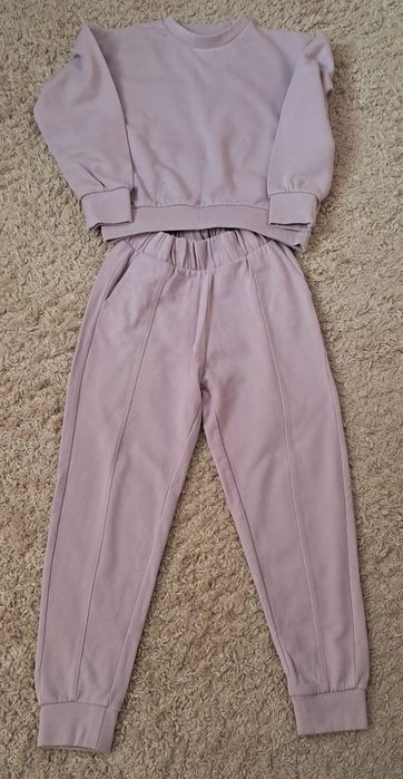 Dres dla dziewczynki fioletowy r 134  Smyk