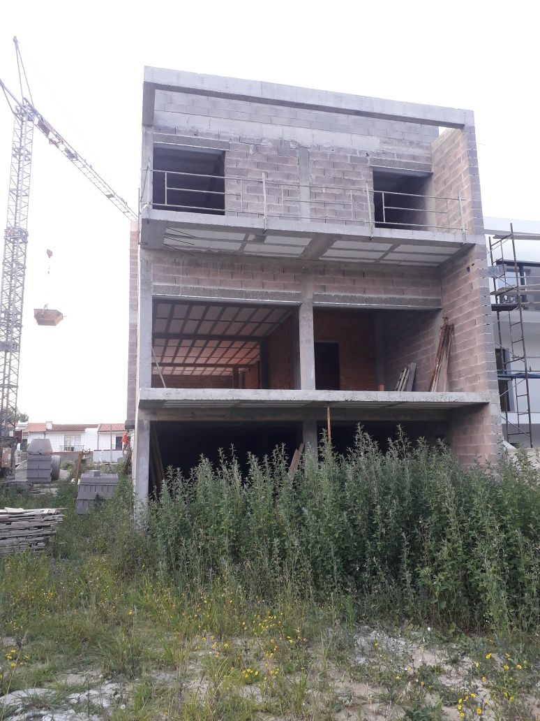 Vendo moradia em construção