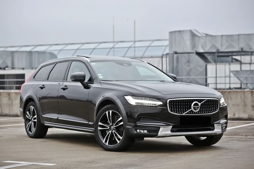 Volvo V90 Cross Country 2.0D5 235PS PRO AWD ACTIVE FULL LED pano HEAD-UP BLIS skóra kam360 HAK