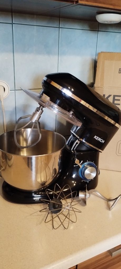 Mocny mikser planetarny, robot kuchenny Kerch 
O dużej mocy 2200 W.
