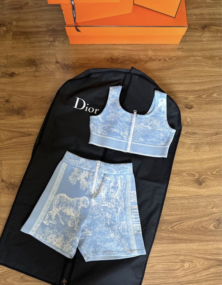 Cristian Dior костюм