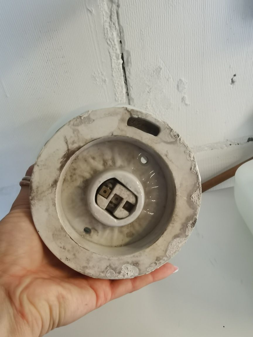 lampa kula PRL vintage zewnętrzna łazienkowa z ceramiczną podstawa