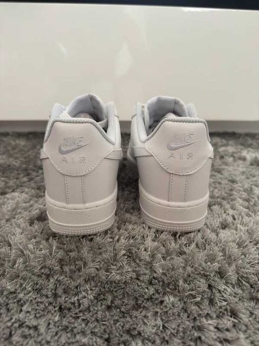 Ténis Nike Air Force brancos (41)