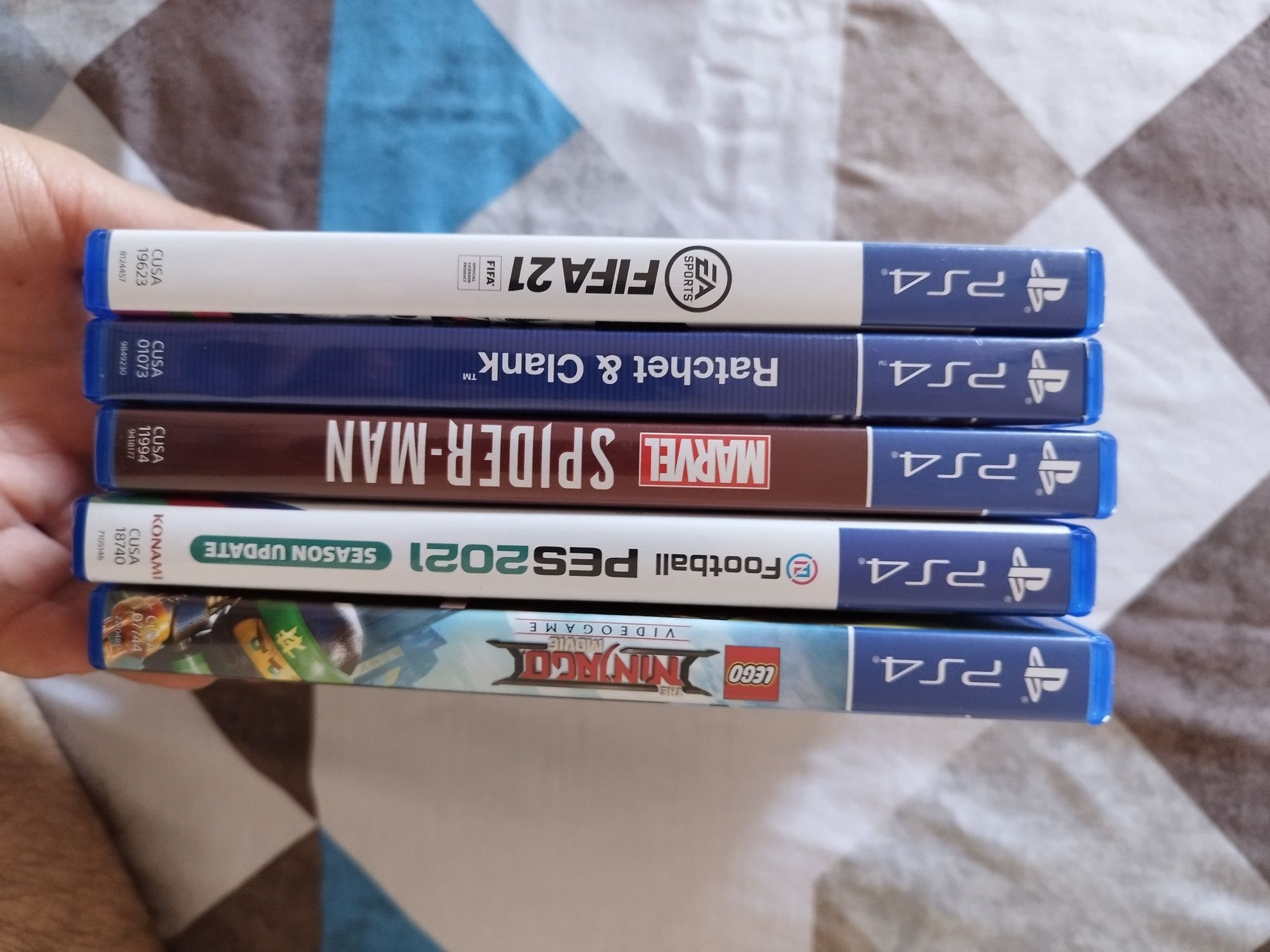 Lote de Capas PlayStation 4 ( não tem jogos nem manuais)