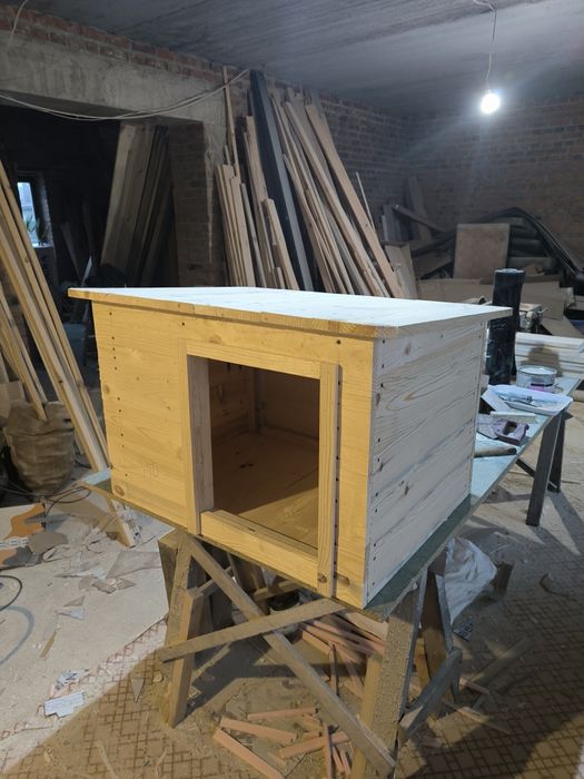 Будки з дерева для собак та котів