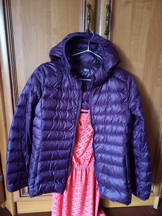 Продам красиву легку куртку з капюшоном, фіолетова, пух, кишені, М-Л