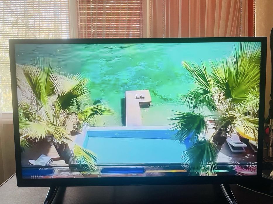 Продам телевизор медион 40 диагональ.Smart