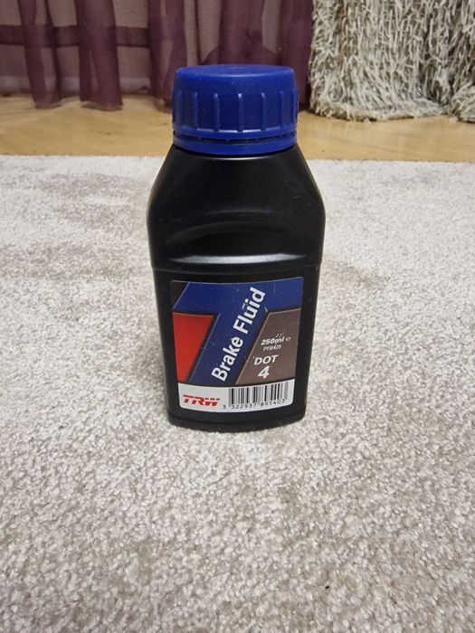Гальмівна рідина TRW Brake Fluid DOT 4 250 мл - 100 грн.