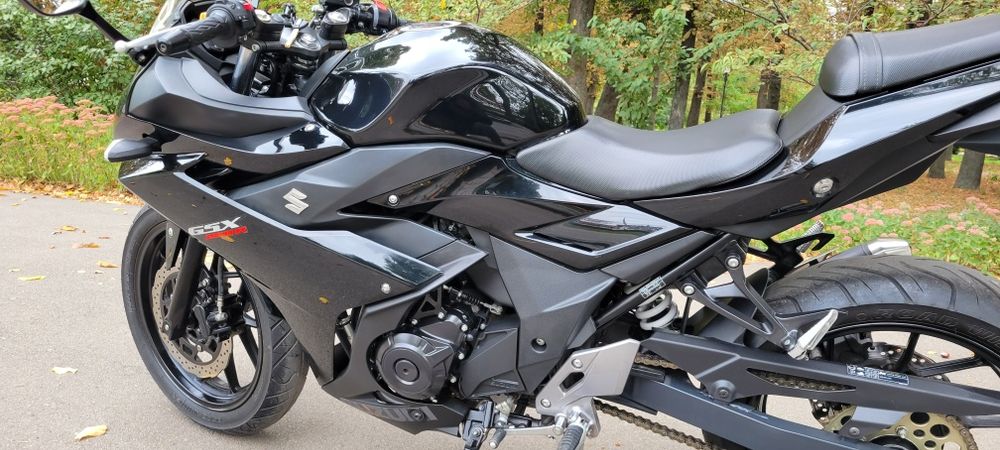 Suzuki GSX 250R, Сузукі GSR мото.