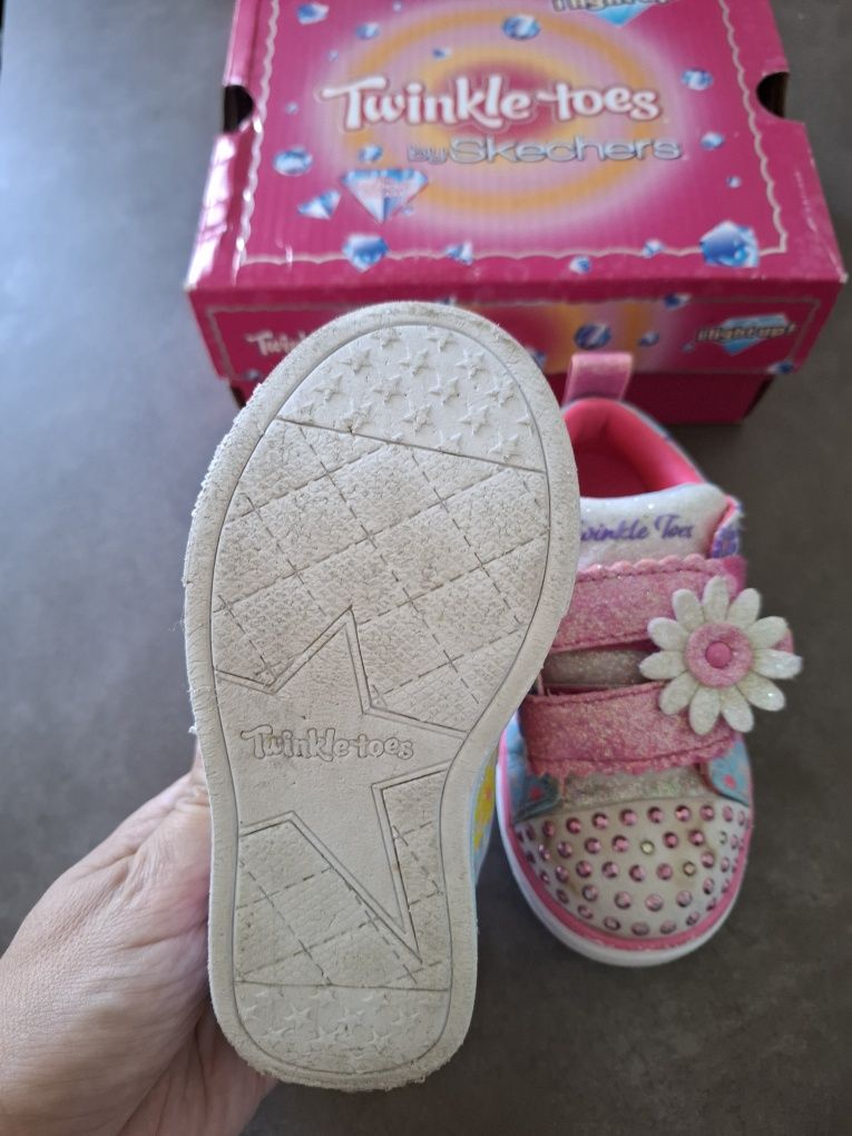 Продам кеди низькі Sketchers