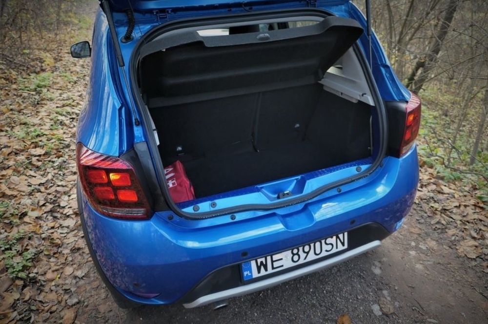 Oryginalna Półka bagażnika Dacia Sandero