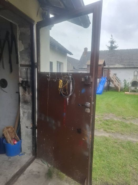 Brama stalowa garażowa dwuskrzydłowa