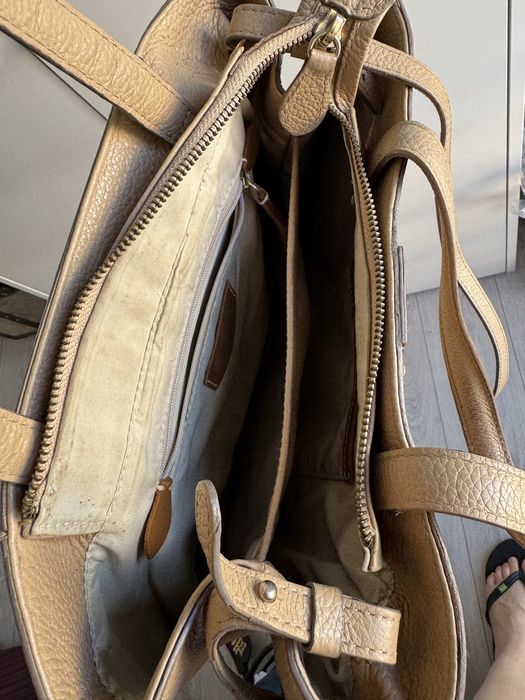 Mala de couro Arezzo na cor bege