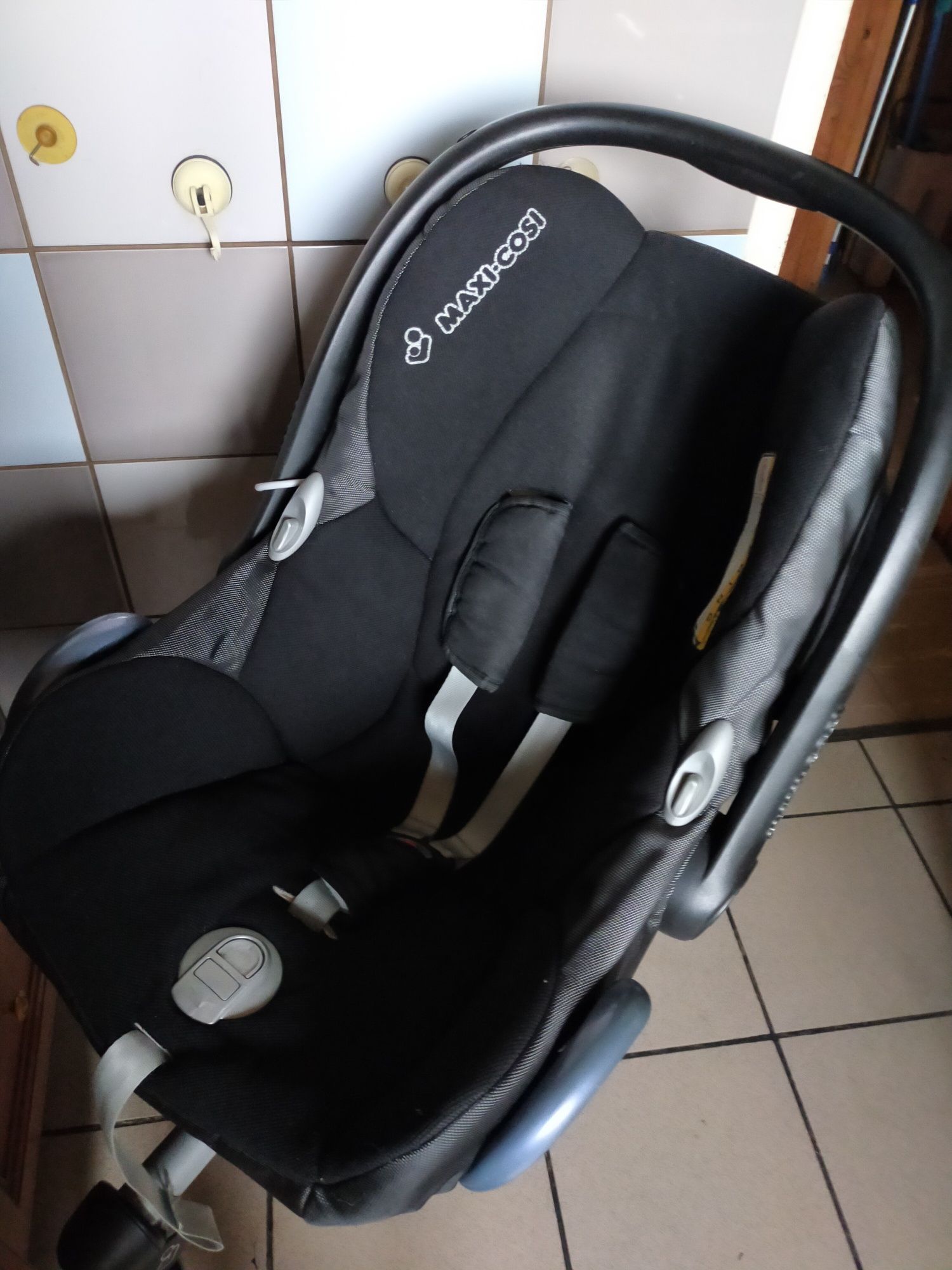 Fotelik nosidelko Maxi Cosi Cabrio Fix z bazą Isofix i EasyFix  do 13