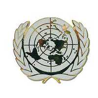 Знак с эмблемой ООН.