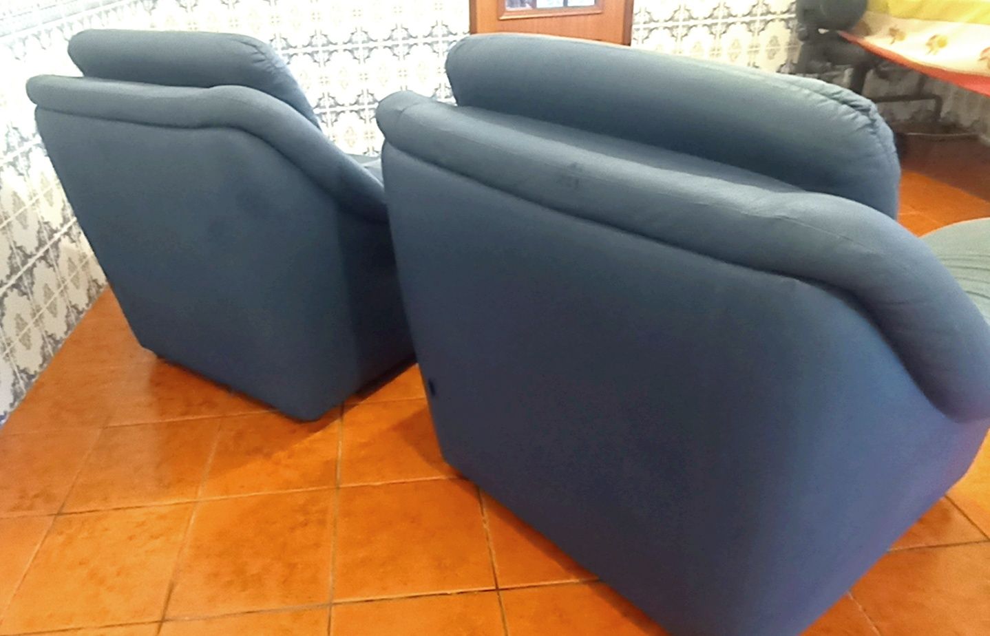 Dois  sofás 30€ cada, confortáveis e bom estado