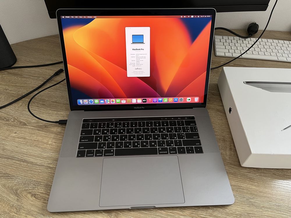 MacBook Pro 15 A1707 2017 Space Gray за (i7/16/512/Pro 560 4GB)