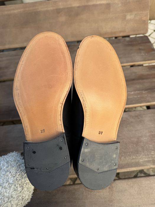 Sapatos pretos novos