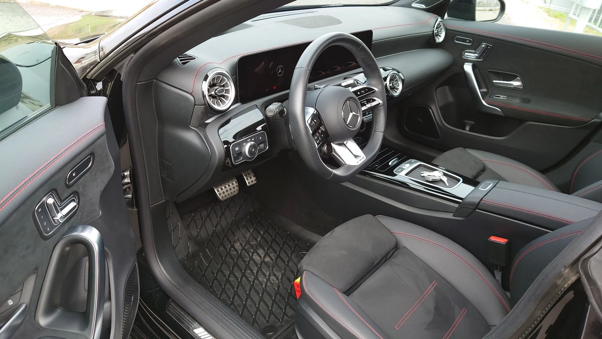 Mercedes-Benz CLA CLA 35 AMG Salon PL Burmeister Multibeam fotele z pamięcią HUD