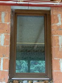 Okno drewniane ze szprosami