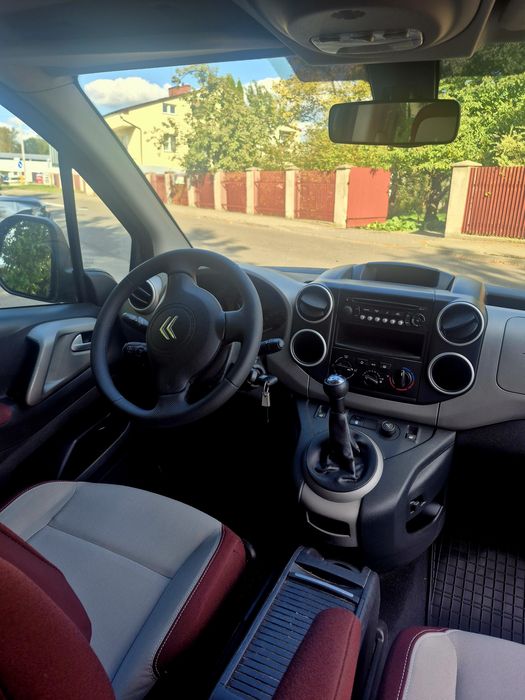 1 właściciel, 2 kpl. kół, tempomat, jasny środek