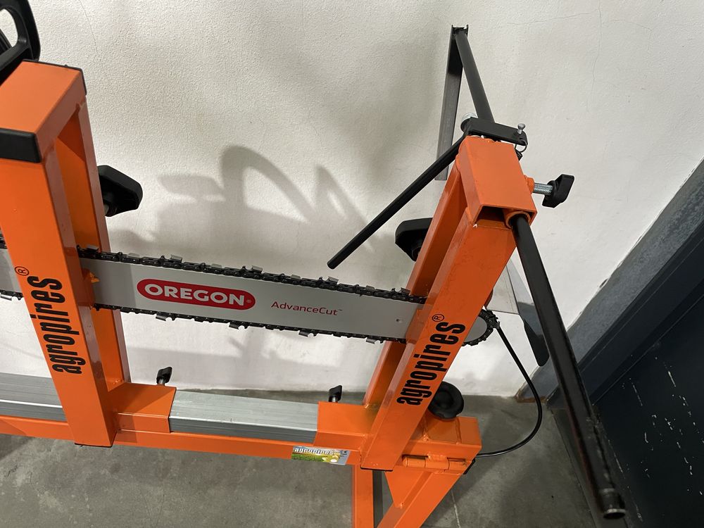 Cavalete para motosserra automatico