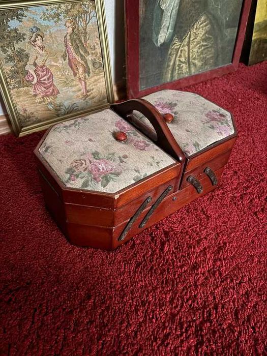 Szkatułka/ kuferek na nici/ biżuterię