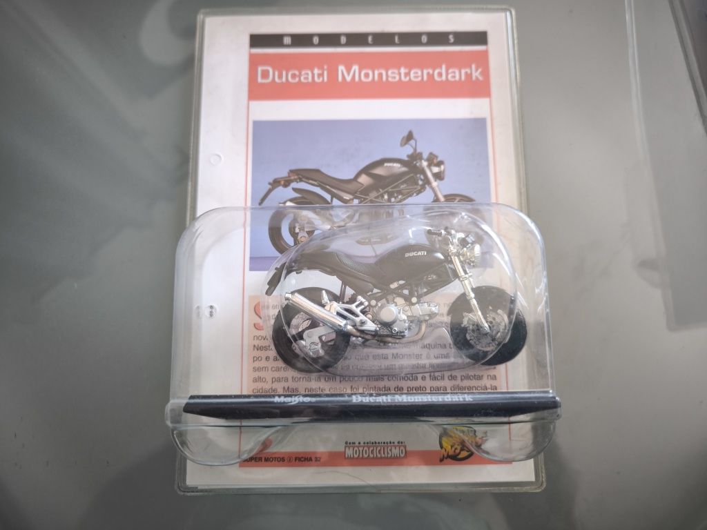 Miniatura Ducati Monsterdark - Maisto (Escala 1:18)