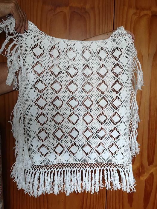 Antiguidades: naperons de crochet, freiras de Cucujães