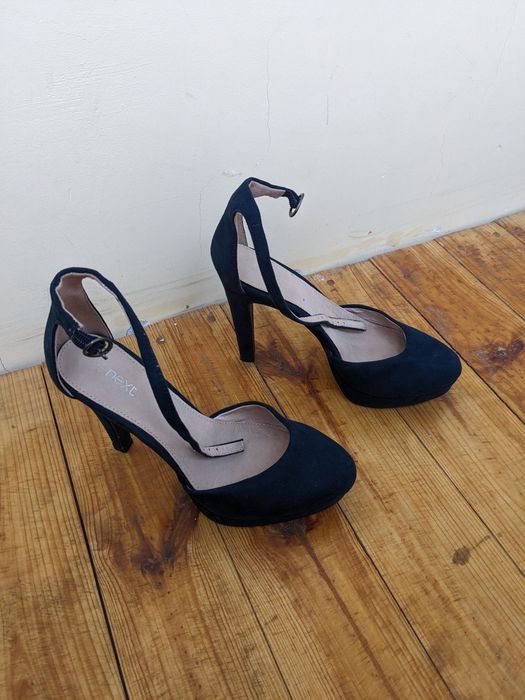 Брендовые туфли женские р. 37 Привезены из Англии.