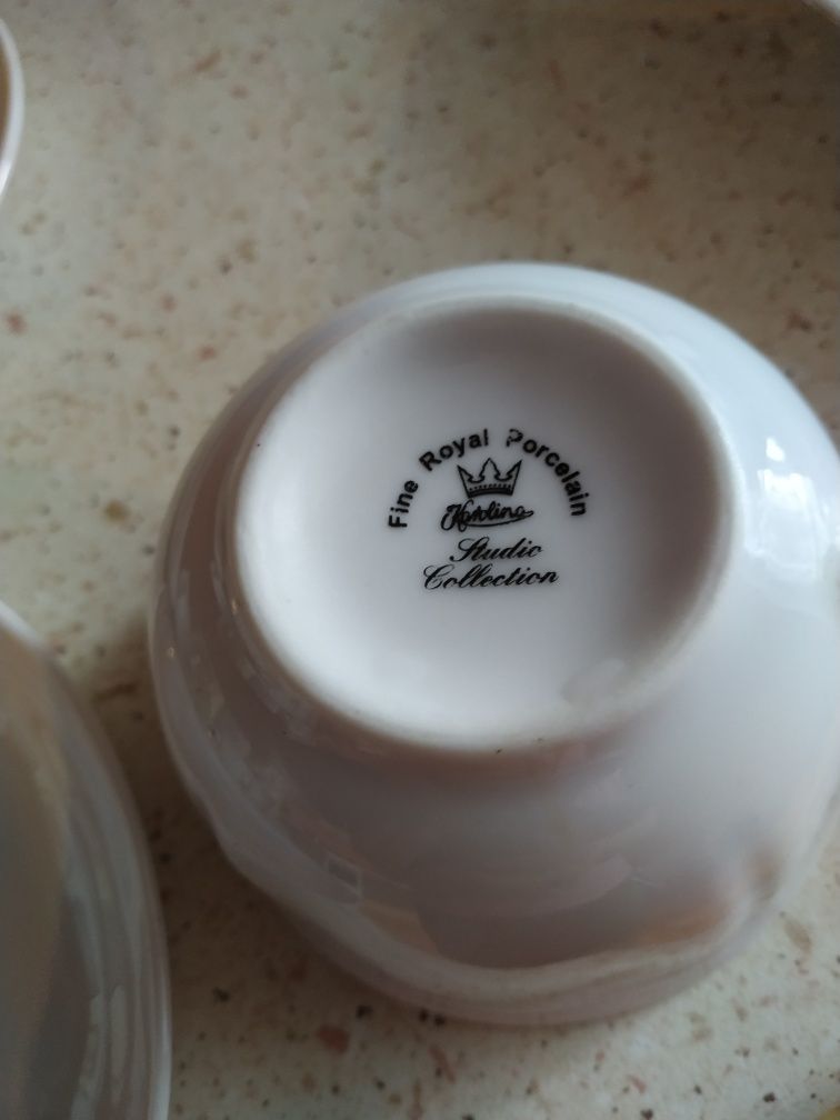 Zestaw porcelanowy Fine royal porcelain.