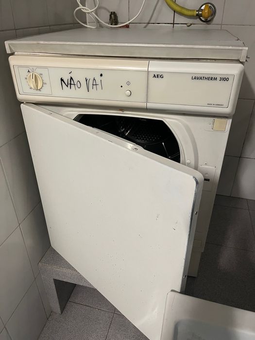 Máquina de secar roupa AEG