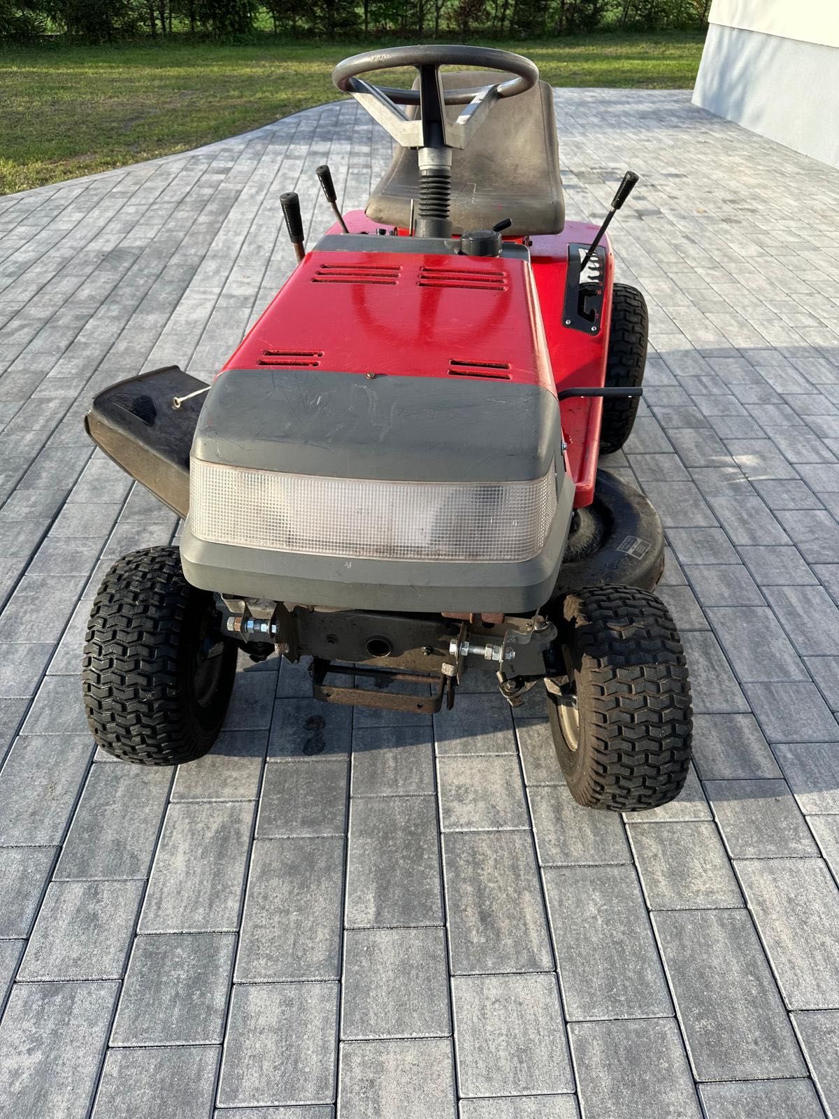 Traktorek, ciągniczek do koszenia trawy