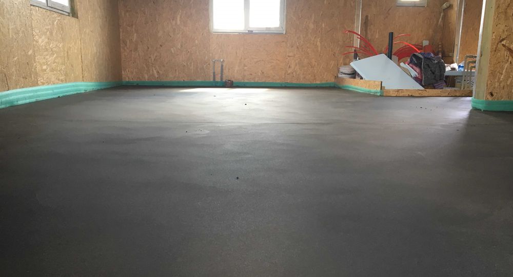Полусухая стяжка пола. Машинная стяжка пола.
