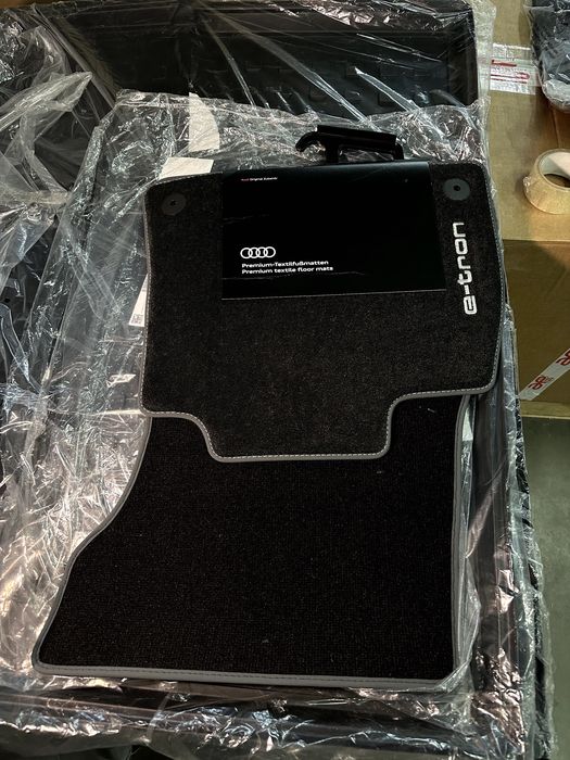 Оригінальні килимки в салон Audi Q7 Q8 Q5 A4 A6 A7 A3