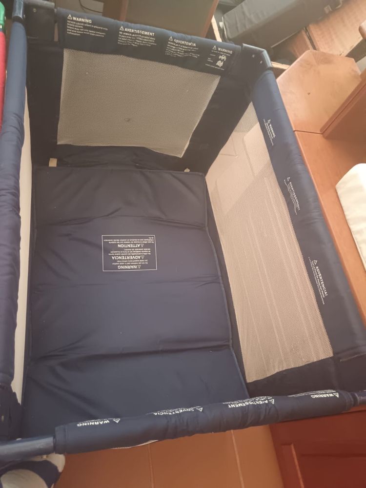 Camas e parques de viagem