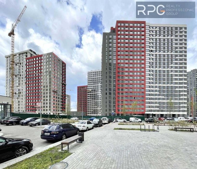 Продаж 1к квартири в ЖК Варшавський 3 Низький поверх Вид у двір