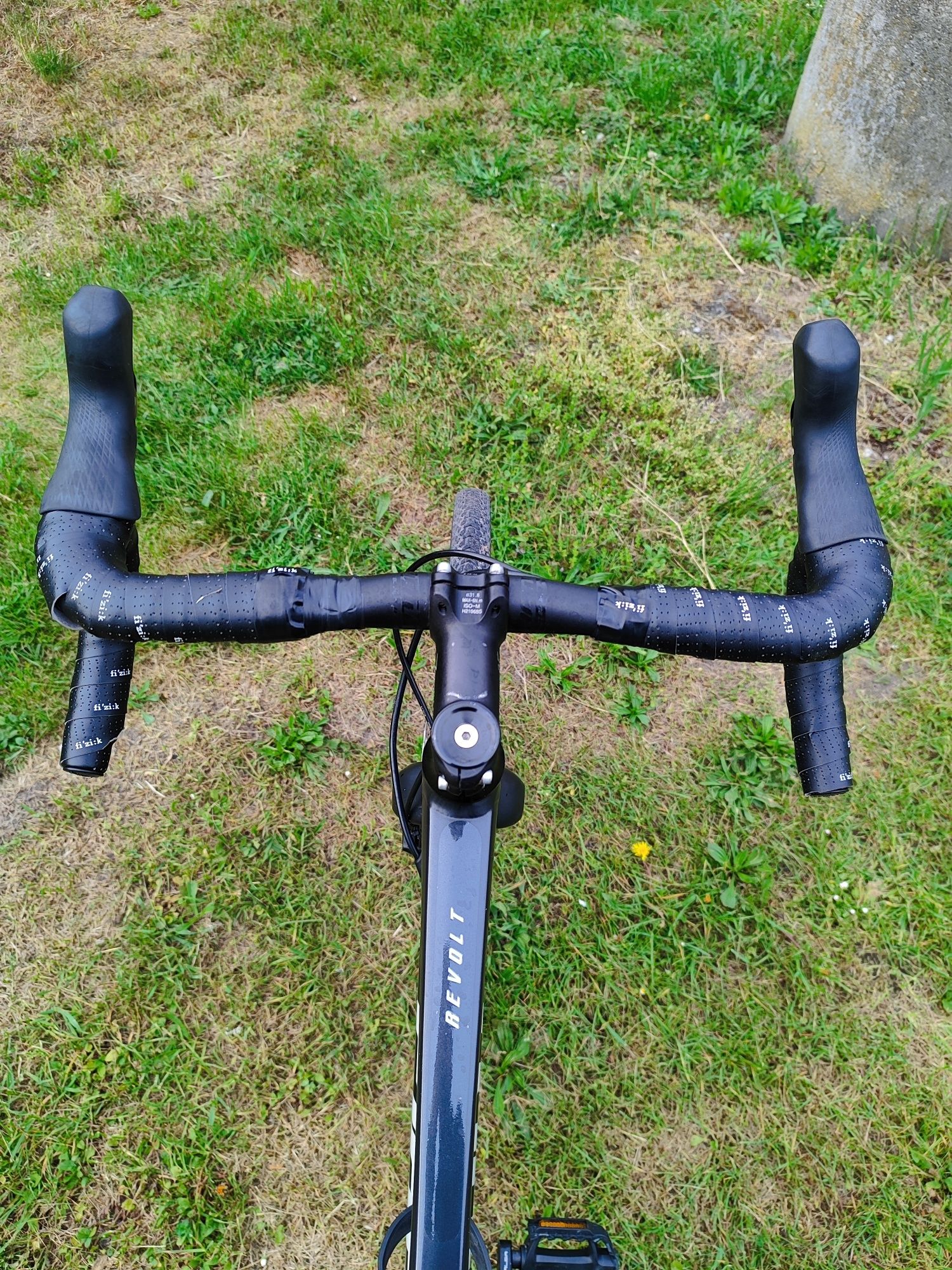 Giant revolt 0 M/L gravel GRX 2x11
