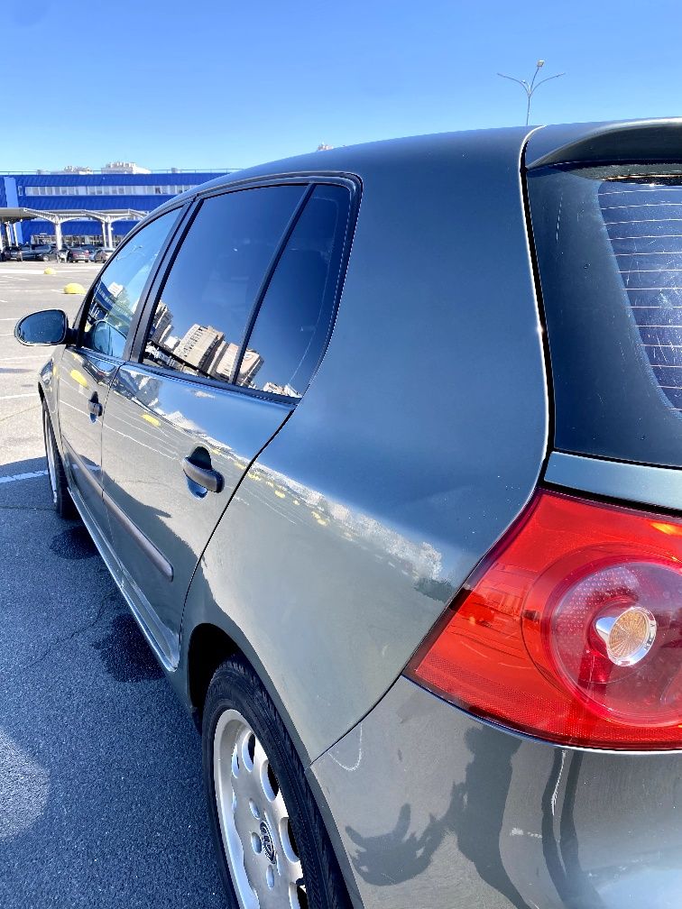 Volkswagen Golf 5 1,6 MPI бензин