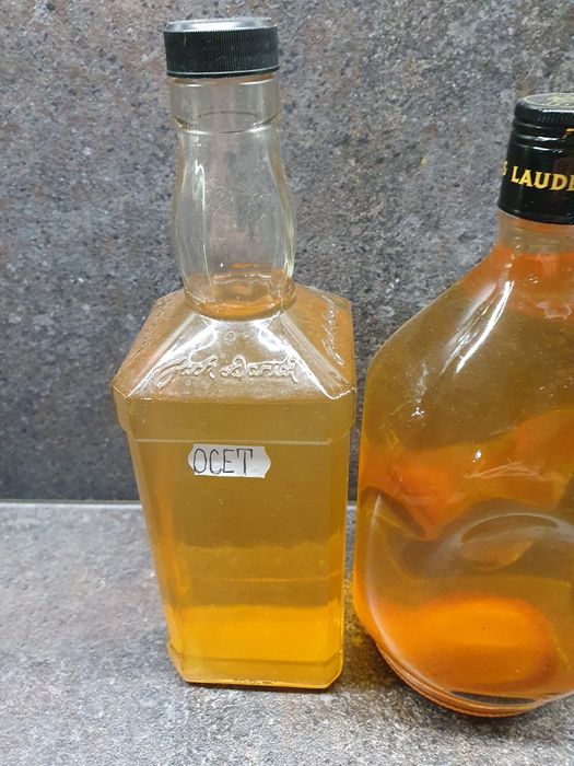 Ocet jabłkowy domowej produkcji