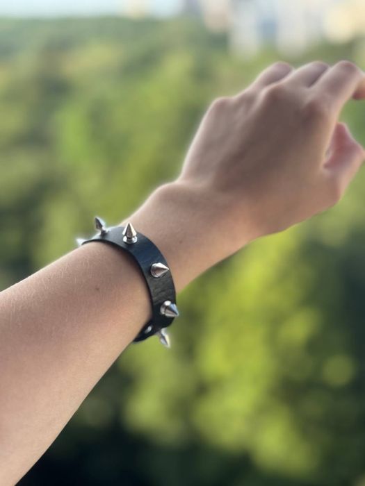 Браслет тонкий  з  шипами opium sk8 y2k