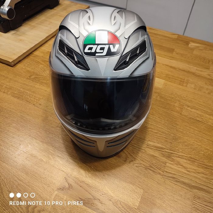 Capacete AGV Cinza – Muito Bom Estado – Com Saco de Transporte