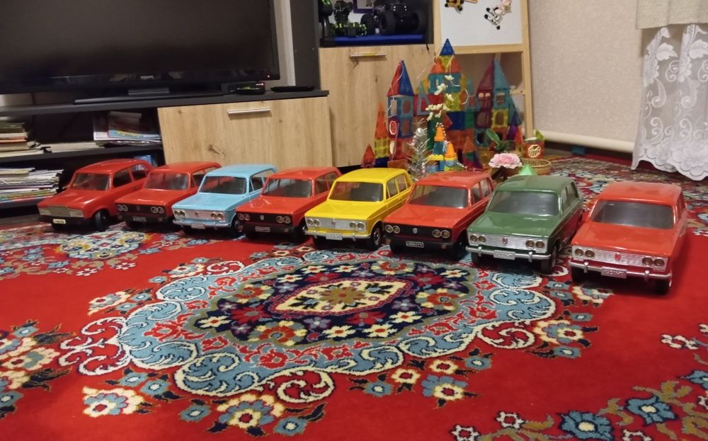 Игрушки машинки СССР. Жигули - Большие