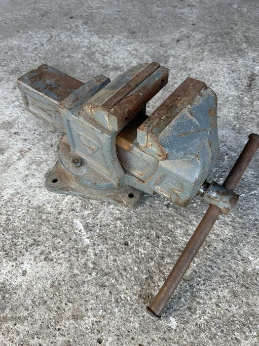 Лещата тиски слюсарні 140мм нові