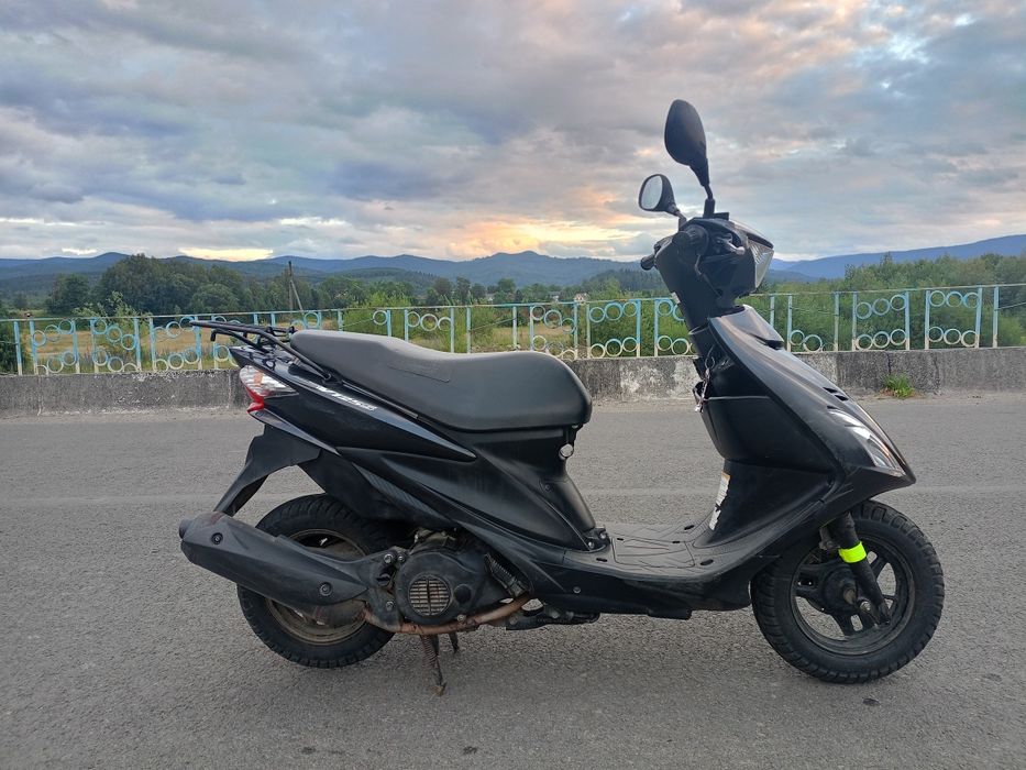 Продам скутер Suzuki Adres 125 кубів