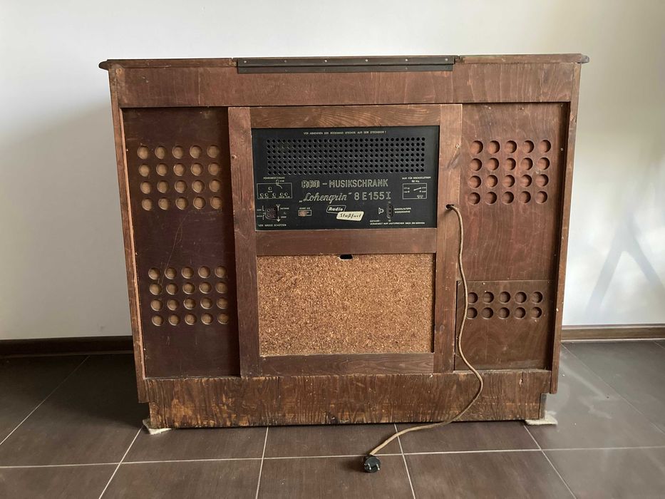Radiola , szafa grająca , RFT , Musikschrank lohengrin 8E155I
