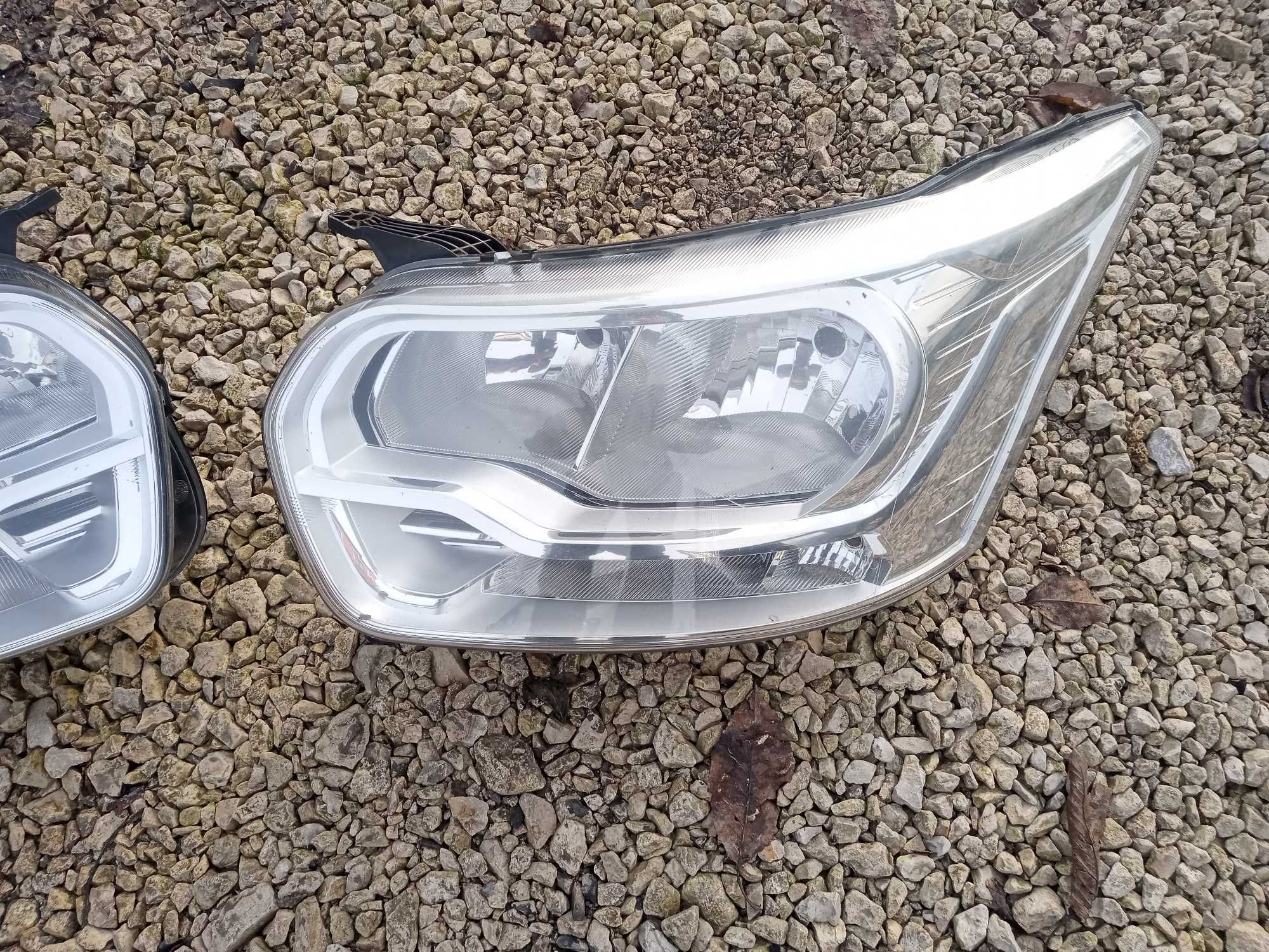 Reflektory lampy przednie Ford Transit MK8  2014> komplet