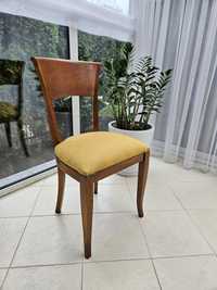 Stylizowane krzesło drewno orzech włoski złota tapicerka